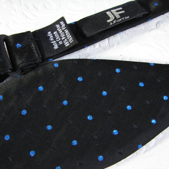 J. Ferrar Adjustable BOWTIE Bow Tie, Black & Blue Polka Dots on Black NWOT - Picture 3 of 8